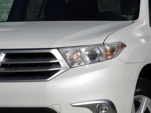 2012 Toyota Highlander SE