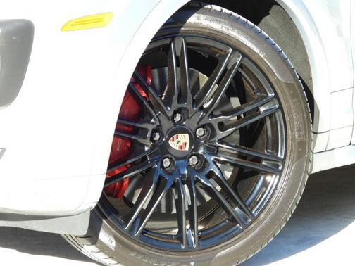 2016 Porsche Cayenne GTS