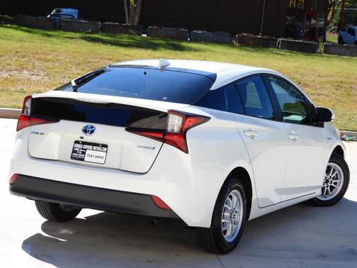 2019 Toyota Prius LE