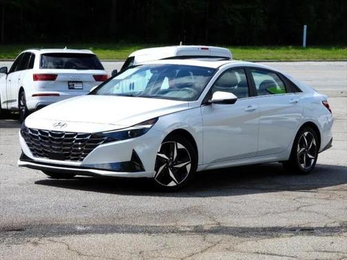 2022 Hyundai ELANTRA SEL