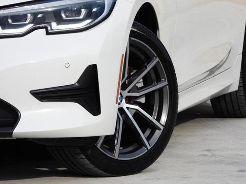 2021 BMW 330 i