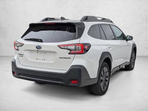 Crystal White Pearl 2025 Subaru Outback Onyx Edition