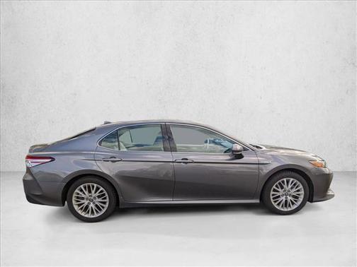 2020 Toyota Camry Hybrid XLE