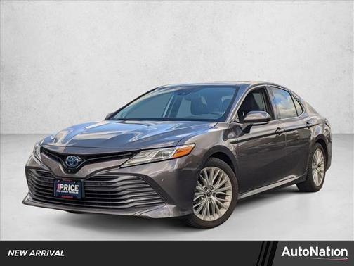 2020 Toyota Camry Hybrid XLE
