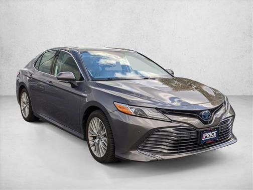 2020 Toyota Camry Hybrid XLE