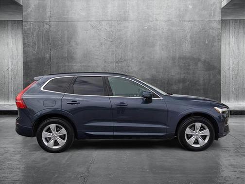 2022 Volvo XC60 Momentum