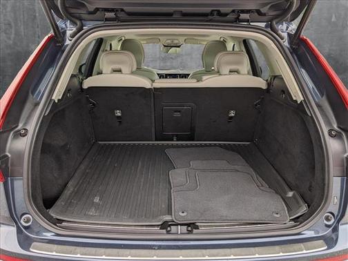 2022 Volvo XC60 Momentum