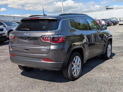Granite Crystal Metallic Clearcoat 2023 Jeep Compass Latitude Lux