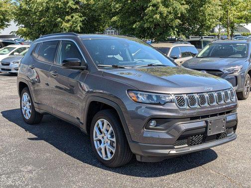 Granite Crystal Metallic Clearcoat 2023 Jeep Compass Latitude Lux