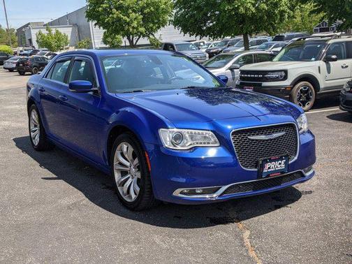 2019 Chrysler 300 Touring
