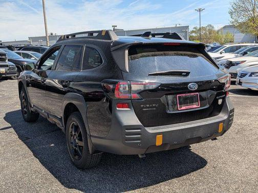 Crystal Black Silica 2022 Subaru Outback Wilderness