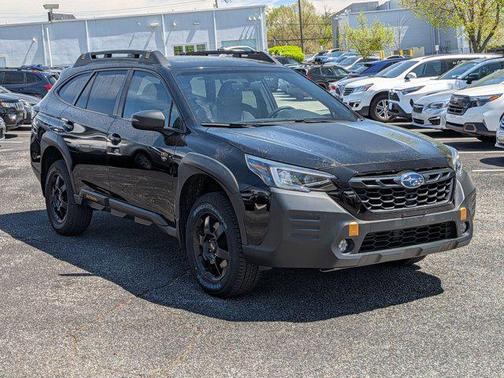 Crystal Black Silica 2022 Subaru Outback Wilderness
