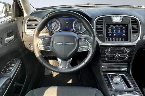 2021 Chrysler 300 Touring