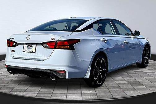 2023 Nissan Altima SR FWD