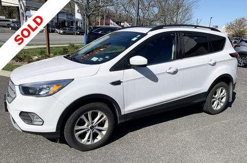 Photo 1 of 20 of 2018 Ford Escape SE