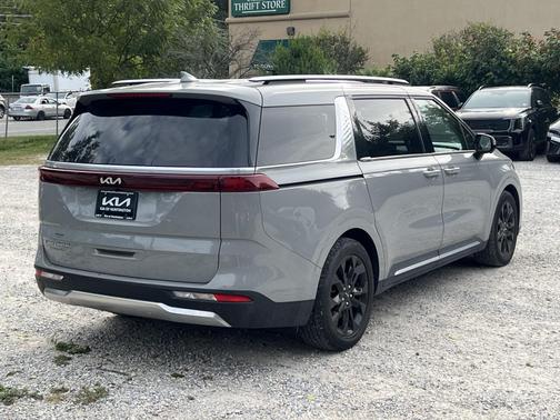 2022 Kia Carnival SX
