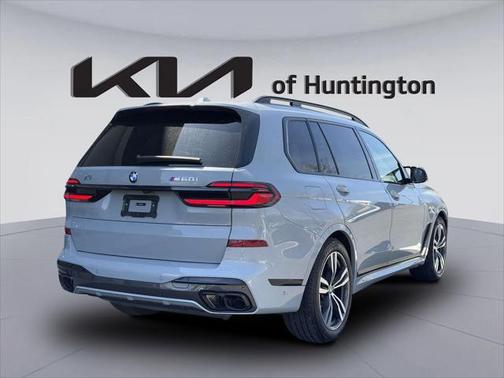 2024 BMW X7 M60i