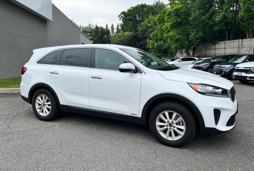 Photo 4 of 23 of 2019 Kia Sorento LX