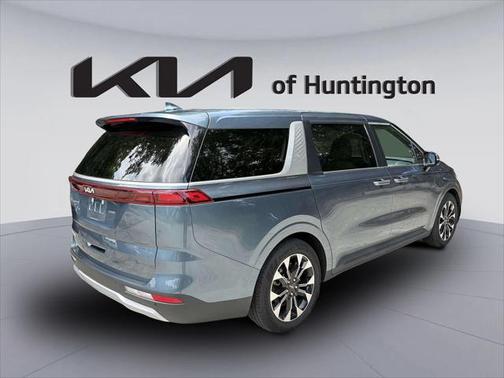 2023 Kia Carnival EX