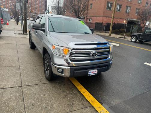2017 Toyota Tundra SR5