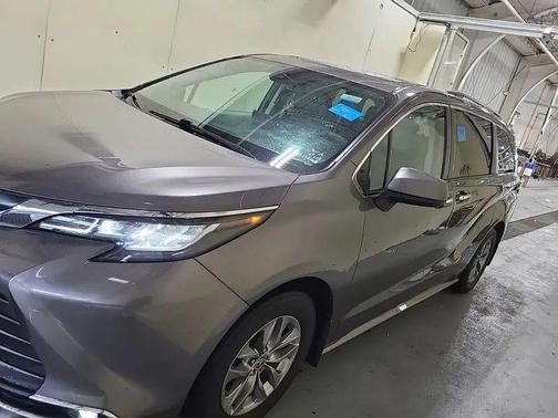 2022 Toyota Sienna XLE