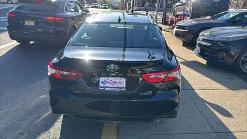 2020 Toyota Camry Hybrid SE