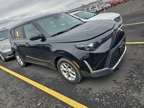 Gray 2023 Kia Soul LX