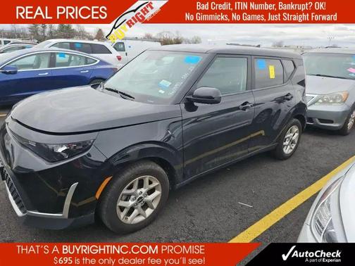 Gray 2023 Kia Soul LX