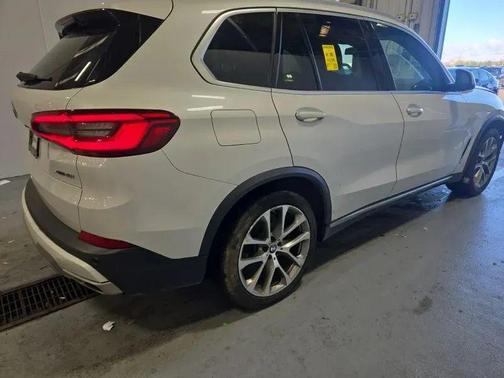 Mineral White Metallic 2020 BMW X5 xDrive40i
