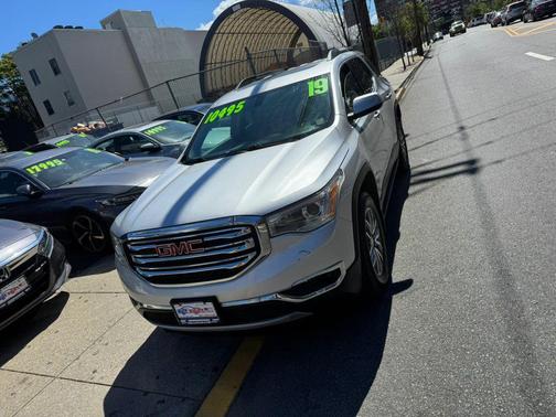 Quicksilver Metallic 2019 GMC Acadia SLE-2