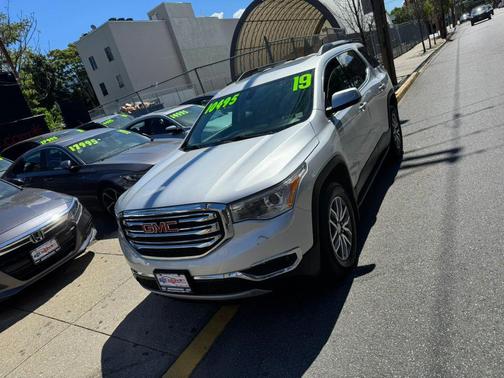 Quicksilver Metallic 2019 GMC Acadia SLE-2