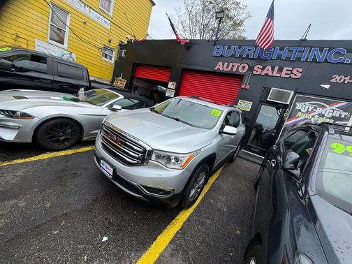 Quicksilver Metallic 2019 GMC Acadia SLE-2