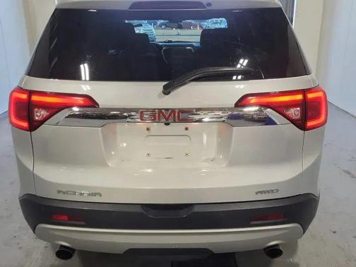 Quicksilver Metallic 2019 GMC Acadia SLE-2