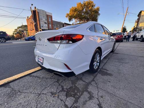 2018 Hyundai SONATA SE