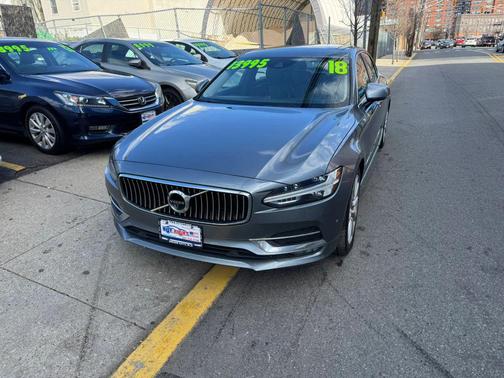 Gray 2018 Volvo S90 T6 Inscription