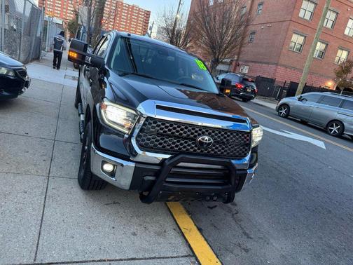 2018 Toyota Tundra SR5