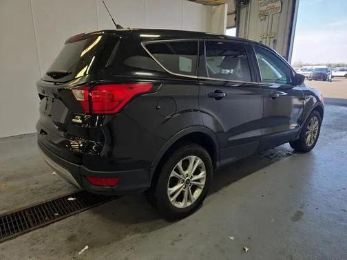 Agate Black Metallic 2019 Ford Escape SE