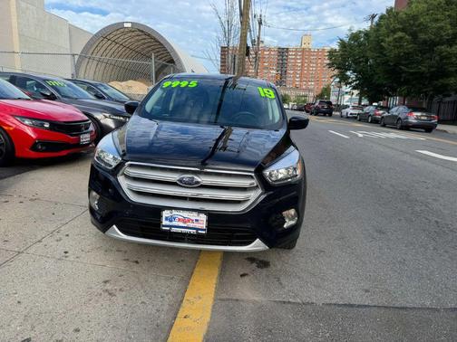 Agate Black Metallic 2019 Ford Escape SE