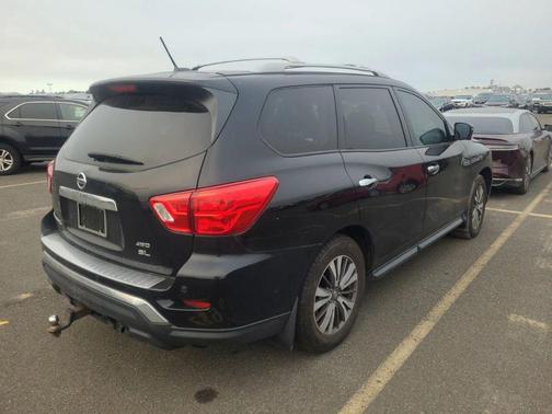 2017 Nissan Pathfinder SL