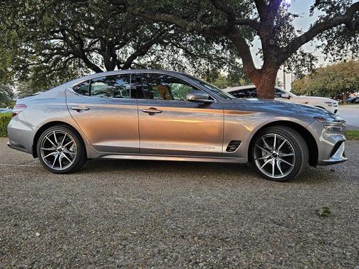 2025 Genesis G70 2.5T