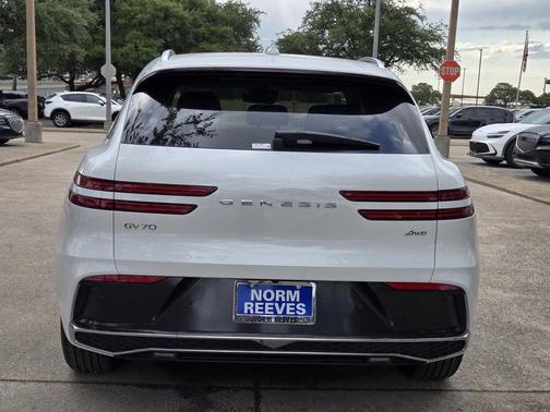 2026 Genesis GV70 2.5T
