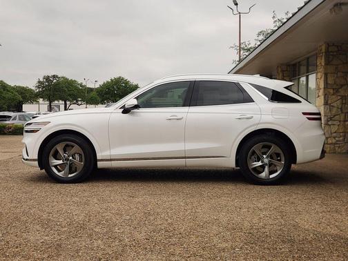 Uyuni White 2026 Genesis GV70 2.5T