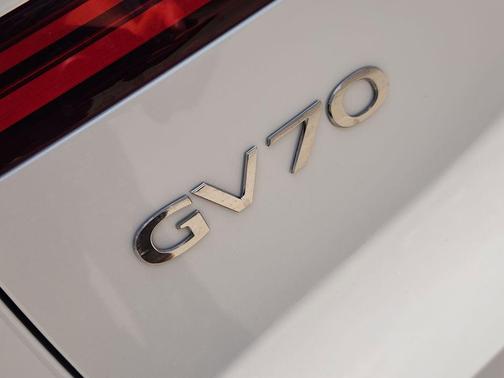 Uyuni White 2026 Genesis GV70 2.5T Sport Prestige