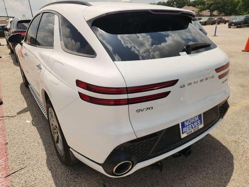 Uyuni White 2025 Genesis GV70 3.5T Sport