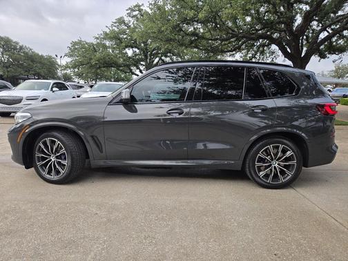 2022 BMW X5 M50i