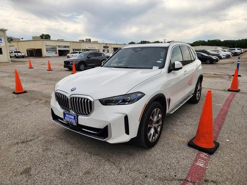Alpine White 2025 BMW X5 PHEV xDrive50e
