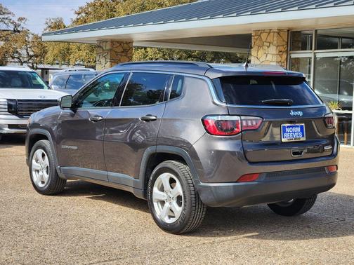 Granite Crystal Clearcoat Metallic 2018 Jeep Compass Latitude