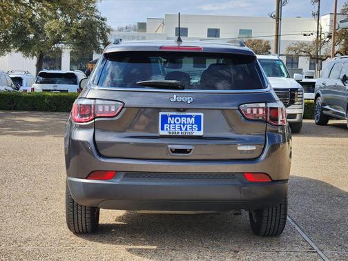 Granite Crystal Clearcoat Metallic 2018 Jeep Compass Latitude
