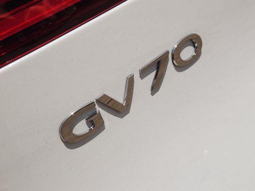 Uyuni White 2026 Genesis GV70 2.5T Advanced