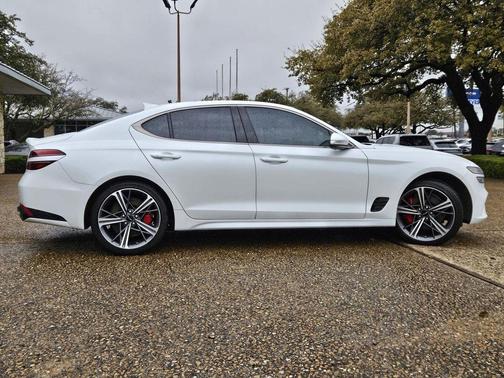2025 Genesis G70 2.5T